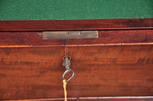 18TH CENTURY MAHOGANY DRESSING CHEST WITH FITTED DRAWER - ADDITIONAL PHOTO 11