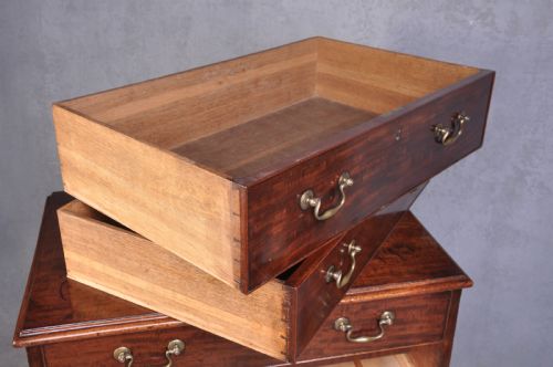 18TH CENTURY MAHOGANY DRESSING CHEST WITH FITTED DRAWER - ADDITIONAL PHOTO 15