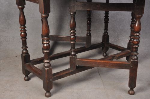 17TH CENTURY OAK GATELEG TABLE - ADDITIONAL PHOTO 6