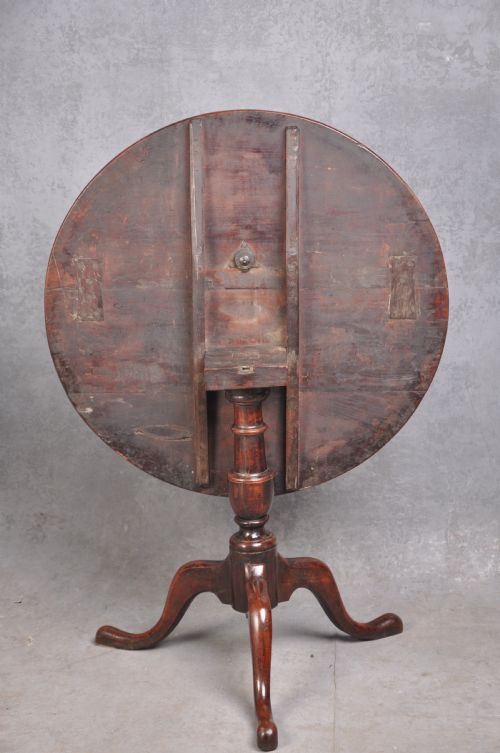 A RARE 18TH CENTURY CHERRYWOOD TRIPOD TABLE - ADDITIONAL PHOTO 10