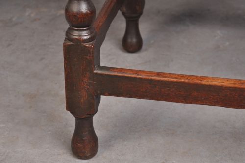 17TH CENTURY OAK SIDE TABLE - ADDITIONAL PHOTO 5