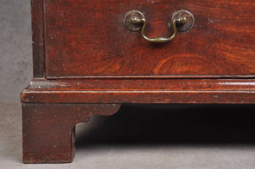 18TH CENTURY MAHOGANY CHEST OF DRAWERS - ADDITIONAL PHOTO 3
