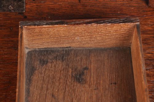 EARLY 18TH CENTURY OAK BUREAU - ADDITIONAL PHOTO 7