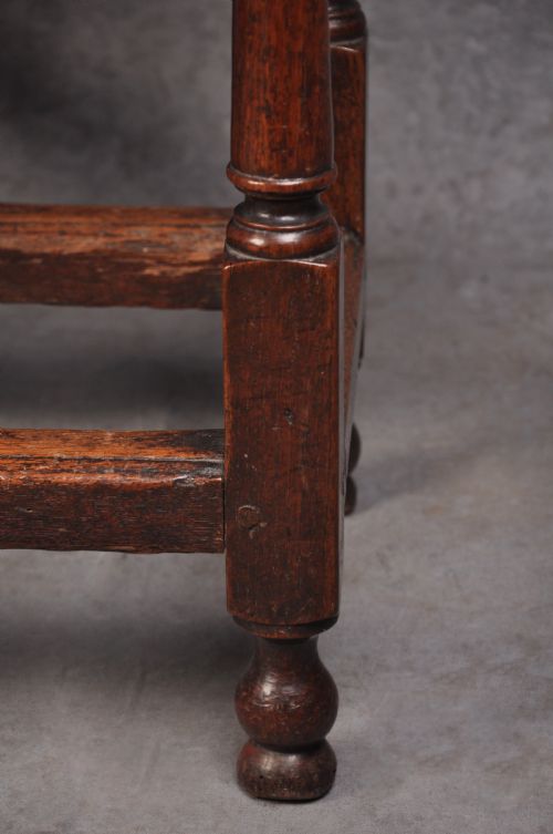 17TH CENTURY FIGURED OAK GATELEG TABLE - ADDITIONAL PHOTO 4