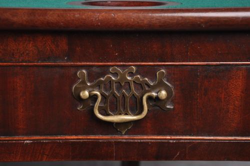 FINE 18TH CENTURY MAHOGANY CARD TABLE - ADDITIONAL PHOTO 2
