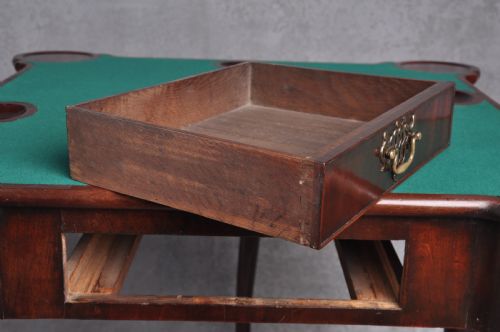 FINE 18TH CENTURY MAHOGANY CARD TABLE - ADDITIONAL PHOTO 3