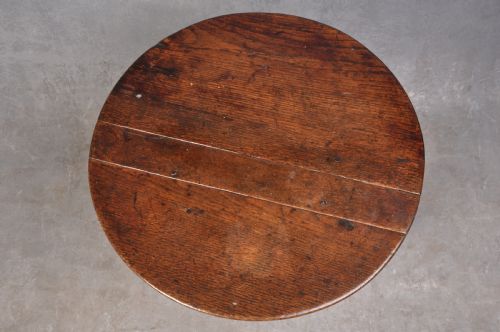 17TH CENTURY OAK CRICKET TABLE - ADDITIONAL PHOTO 1