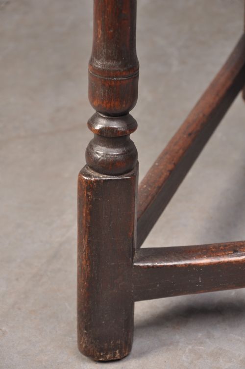 17TH CENTURY OAK CRICKET TABLE - ADDITIONAL PHOTO 2