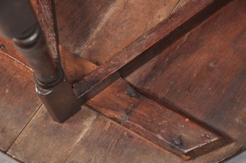 17TH CENTURY OAK CRICKET TABLE - ADDITIONAL PHOTO 4