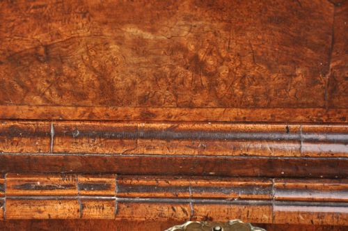 EARLY 18TH CENTURY BURR WALNUT CHEST ON STAND - ADDITIONAL PHOTO 2