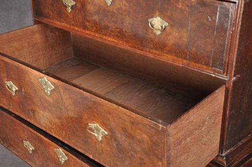 EARLY 18TH CENTURY BURR WALNUT CHEST ON STAND - ADDITIONAL PHOTO 7