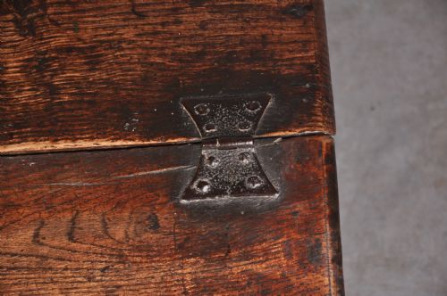 17TH CENTURY OAK BOX - ADDITIONAL PHOTO 1