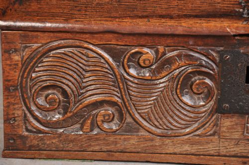 17TH CENTURY OAK BOX - ADDITIONAL PHOTO 2