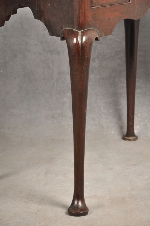 FINE EARLY 18TH CENTURY MAHOGANY LOWBOY - ADDITIONAL PHOTO 2