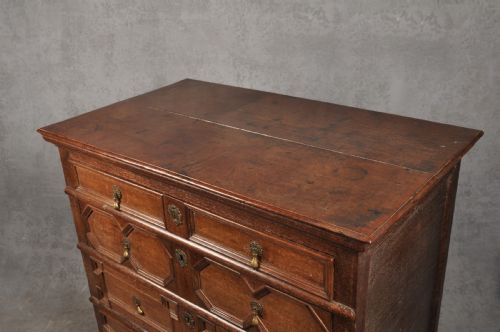 17TH CENTURY OAK CHEST OF DRAWERS - ADDITIONAL PHOTO 4