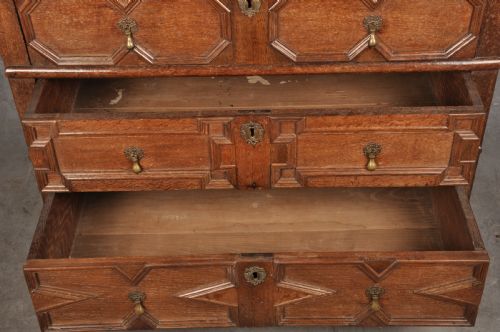 17TH CENTURY OAK CHEST OF DRAWERS - ADDITIONAL PHOTO 8