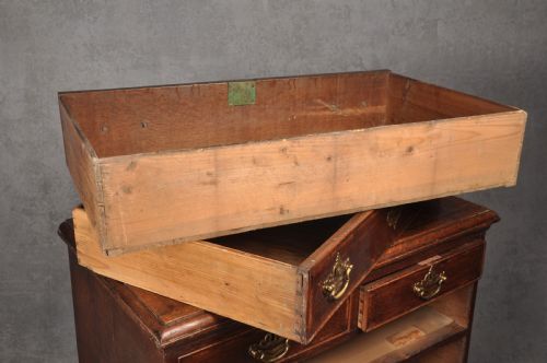 18TH CENTURY INLAID OAK CHEST OF DRAWERS - ADDITIONAL PHOTO 8