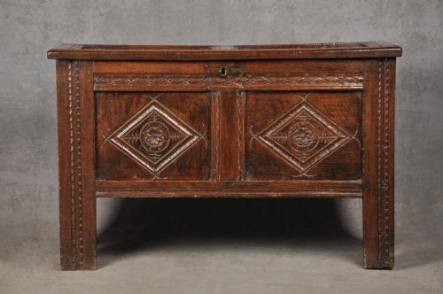 SMALL 17TH CENTURY COFFER - ADDITIONAL PHOTO 9