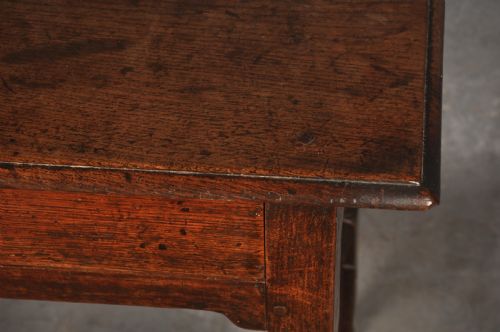 SMALL 17TH CENTURY OAK SIDE TABLE - ADDITIONAL PHOTO 2