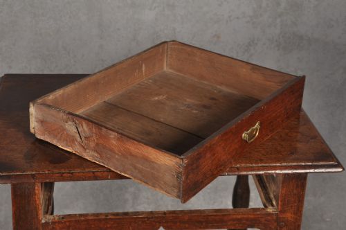 SMALL 17TH CENTURY OAK SIDE TABLE - ADDITIONAL PHOTO 6