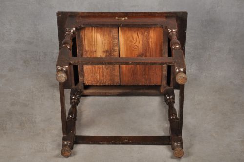 SMALL 17TH CENTURY OAK SIDE TABLE - ADDITIONAL PHOTO 10