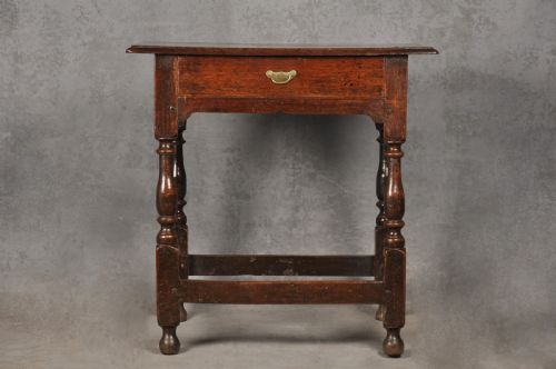 SMALL 17TH CENTURY OAK SIDE TABLE - ADDITIONAL PHOTO 11