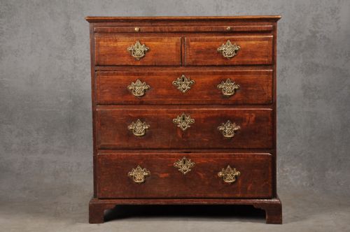 SMALL 18TH CENTURY OAK CHEST OF DRAWERS - ADDITIONAL PHOTO 1