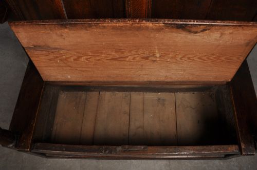 17TH CENTURY OAK BOX SETTLE - ADDITIONAL PHOTO 6