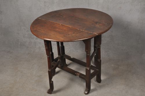 SMALL QUEEN ANNE OAK GATELEG TABLE - ADDITIONAL PHOTO 1