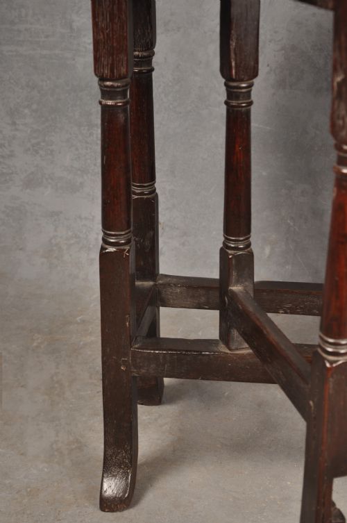 SMALL QUEEN ANNE OAK GATELEG TABLE - ADDITIONAL PHOTO 3