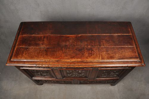 17TH CENTURY OAK COFFER - ADDITIONAL PHOTO 1
