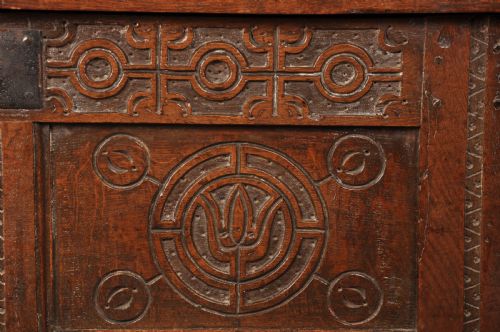 SMALL 17TH CENTURY OAK COFFER - ADDITIONAL PHOTO 2