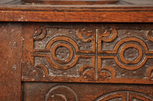 SMALL 17TH CENTURY OAK COFFER - ADDITIONAL PHOTO 4