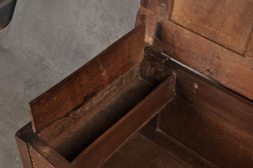 SMALL 17TH CENTURY OAK COFFER - ADDITIONAL PHOTO 7