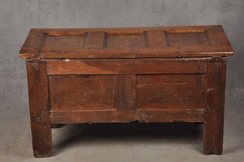 SMALL 17TH CENTURY OAK COFFER - ADDITIONAL PHOTO 9
