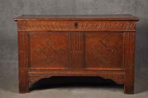 small early 17th century oak coffer - CATEGORY: ANTIQUE CHESTS - DATED 17TH CENTURY