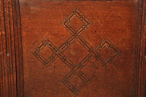 SMALL EARLY 17TH CENTURY OAK COFFER - ADDITIONAL PHOTO 4
