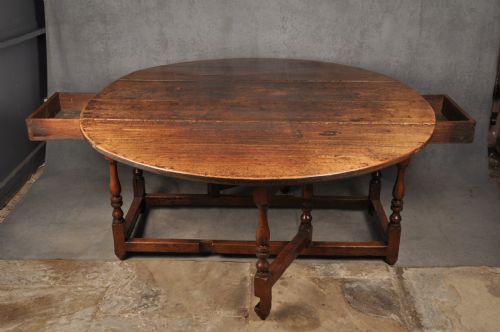 LARGE 17TH CENTURY OAK GATELEG TABLE - ADDITIONAL PHOTO 4