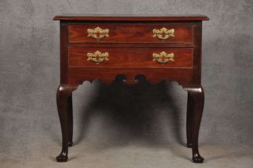 fine mid 18th century mahogany lowboy - CATEGORY: ANTIQUE FURNITURE - DATED 18TH CENTURY