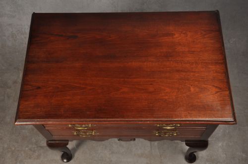 FINE MID 18TH CENTURY MAHOGANY LOWBOY - ADDITIONAL PHOTO 3