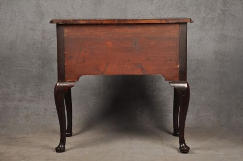 FINE MID 18TH CENTURY MAHOGANY LOWBOY - ADDITIONAL PHOTO 8