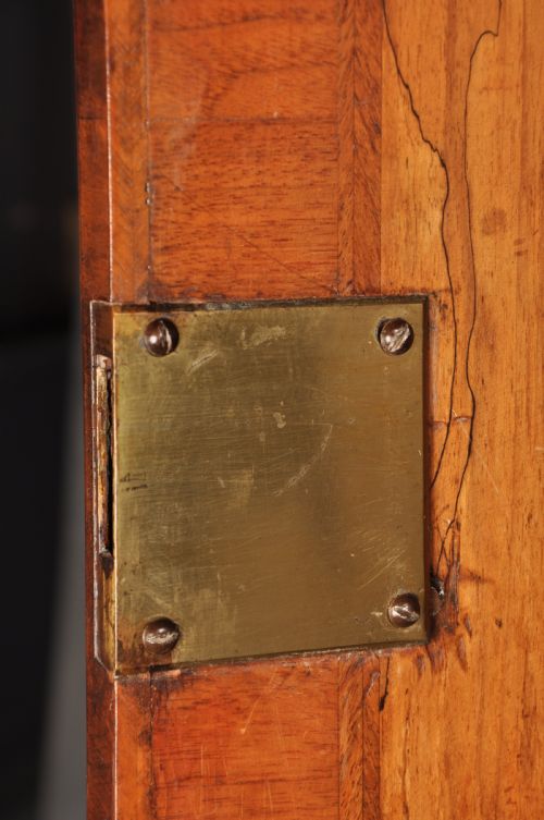 FINE EARLY 18TH CENTURY WALNUT CABINET ON CHEST - ADDITIONAL PHOTO 5