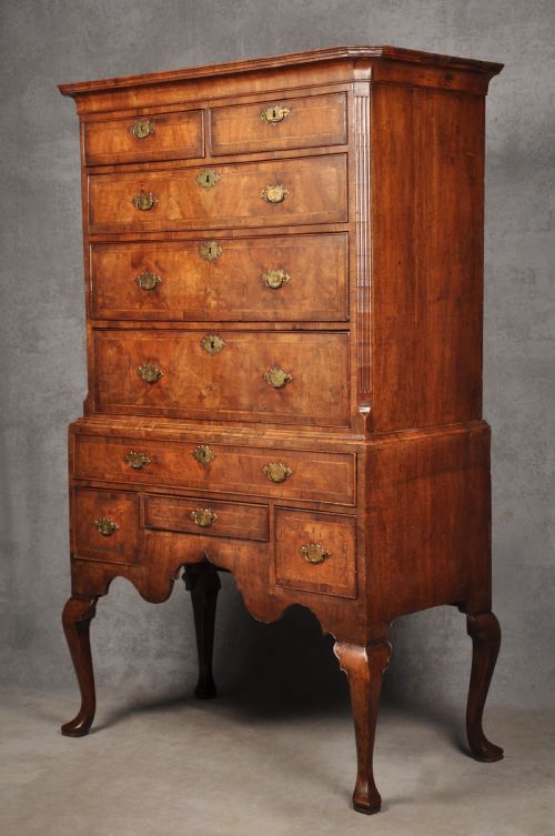 FINE EARLY 18TH CENTURY WALNUT CHEST ON STAND - ADDITIONAL PHOTO 2