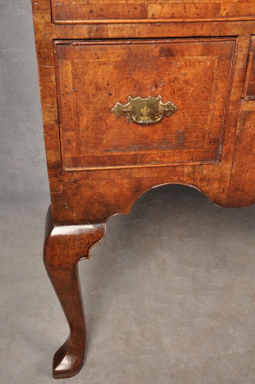FINE EARLY 18TH CENTURY WALNUT CHEST ON STAND - ADDITIONAL PHOTO 4