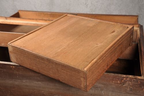 FINE EARLY 18TH CENTURY WALNUT CHEST ON STAND - ADDITIONAL PHOTO 10