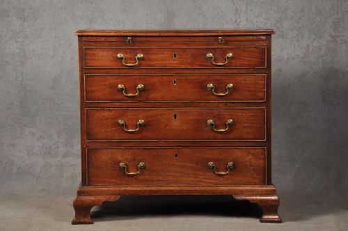 SMALL 18TH CENTURY MAHOGANY CHEST OF DRAWERS - ADDITIONAL PHOTO 1