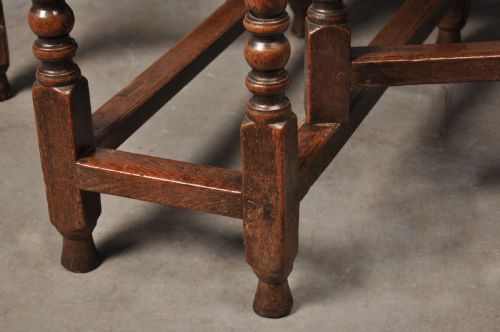 SMALL 17TH CENTURY OAK GATELEG TABLE - ADDITIONAL PHOTO 2