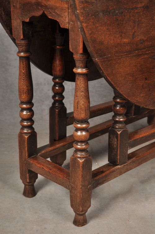 SMALL 17TH CENTURY OAK GATELEG TABLE - ADDITIONAL PHOTO 3