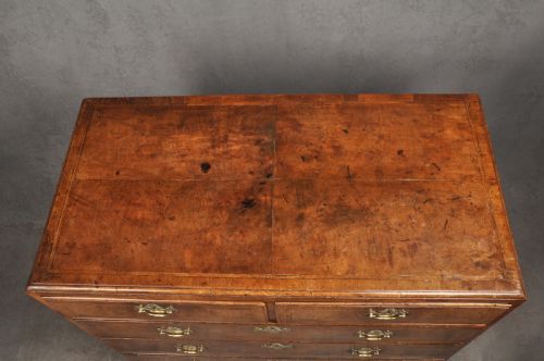 EARLY 18TH CENTURY WALNUT CHEST OF DRAWERS - ADDITIONAL PHOTO 2