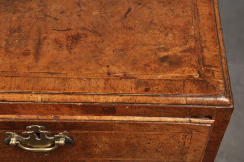 EARLY 18TH CENTURY WALNUT CHEST OF DRAWERS - ADDITIONAL PHOTO 4